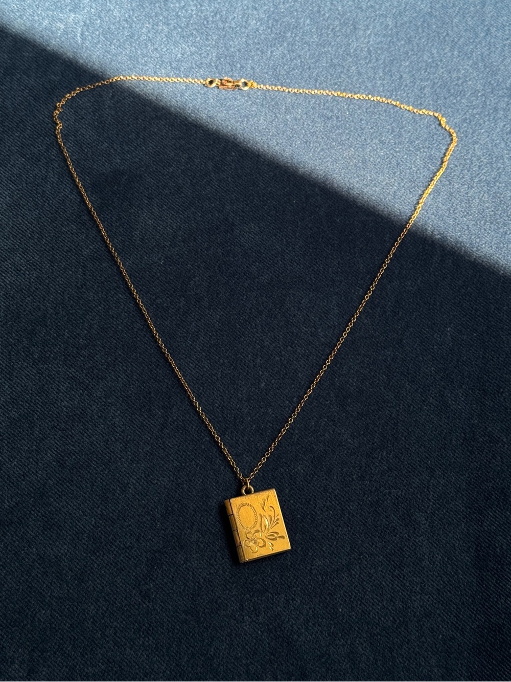 Vintage 12kGF SterlingSilver book-style locket engraved floral‎ Pendant necklace